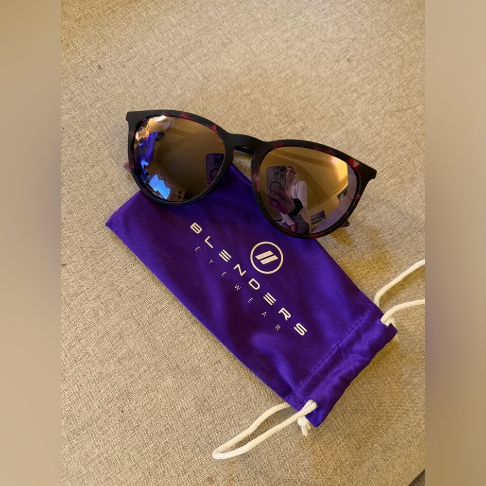 Blenders polarized sunglasses 💜☀️🕶️💜☀️🕶️💜